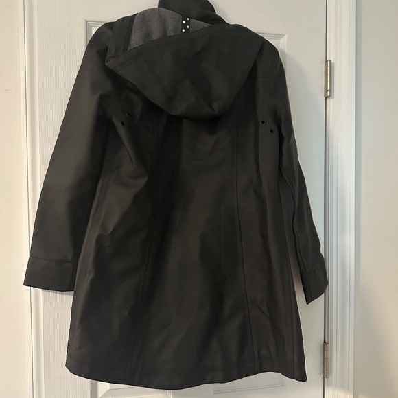 Ugg Rubberized Matte Raincoat - Picture 5 of 8